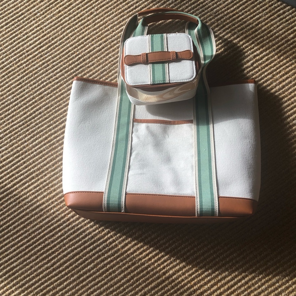 Neimans Marcus tote and cosmetic bag - Picture 3 of 6